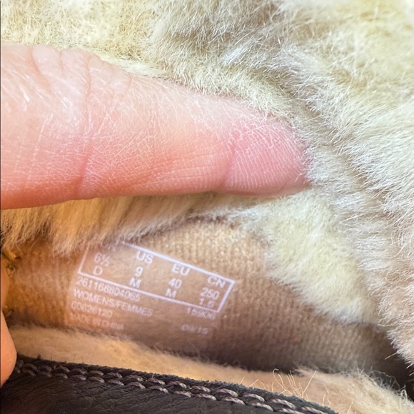 Clarks Black with Cream Faux Fur Winter Style Boots with NWOT SZ 9 - Picture 12 of 13